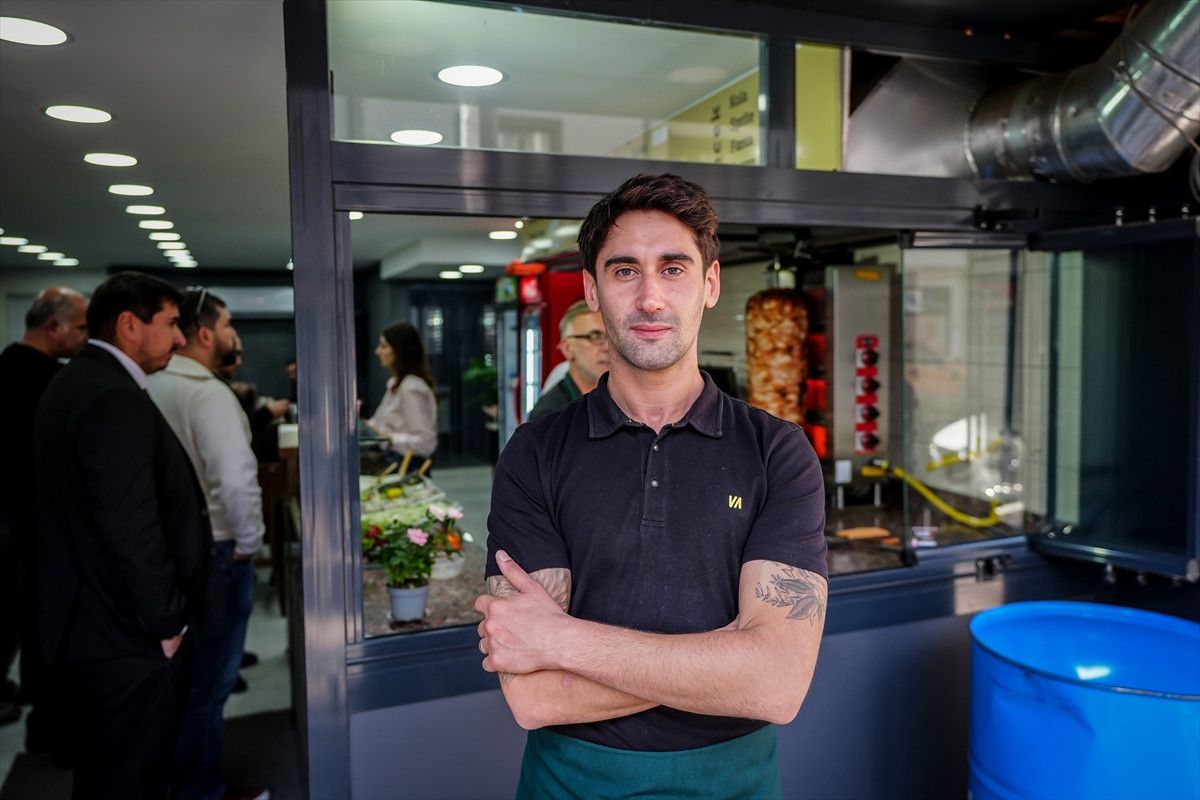 Beşiktaş'ın Unutulmaz İsmi: Orkan Çınar Bursa'da Döner Kesim Macerası! 5 Beşiktaş'ın Unutulmaz İsmi: Orkan Çınar Bursa'da Döner Kesim Macerası!