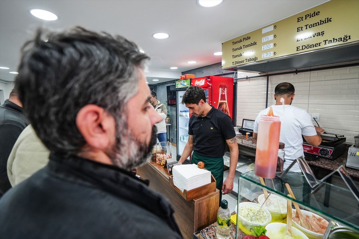 Beşiktaş'ın Unutulmaz İsmi: Orkan Çınar Bursa'da Döner Kesim Macerası! 7 Beşiktaş'ın Unutulmaz İsmi: Orkan Çınar Bursa'da Döner Kesim Macerası!