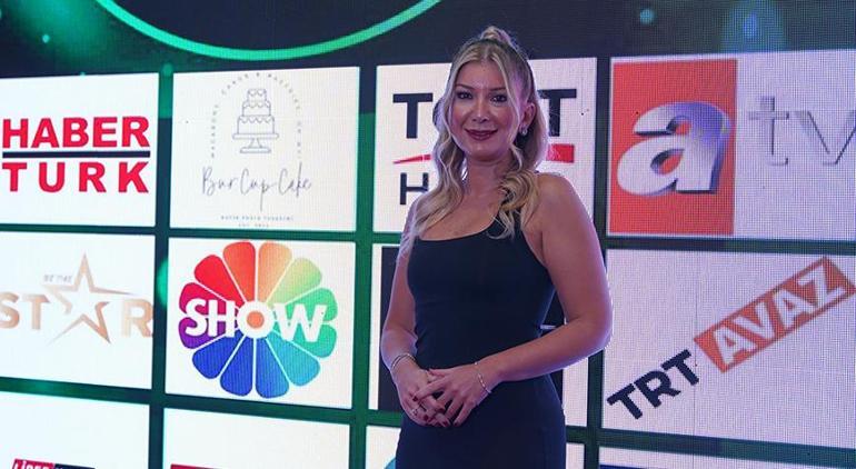 Beste Sırapınar’a 'Yılın En İyi Kadın Gazetecisi' ödülü 1 Beste Sırapınar’a 'Yılın En İyi Kadın Gazetecisi' ödülü