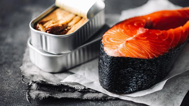 Beyaz saç telleri can sıkmasın! Sebebi tabaktan geçiyor olabilir, sofradan eksik etmeyin