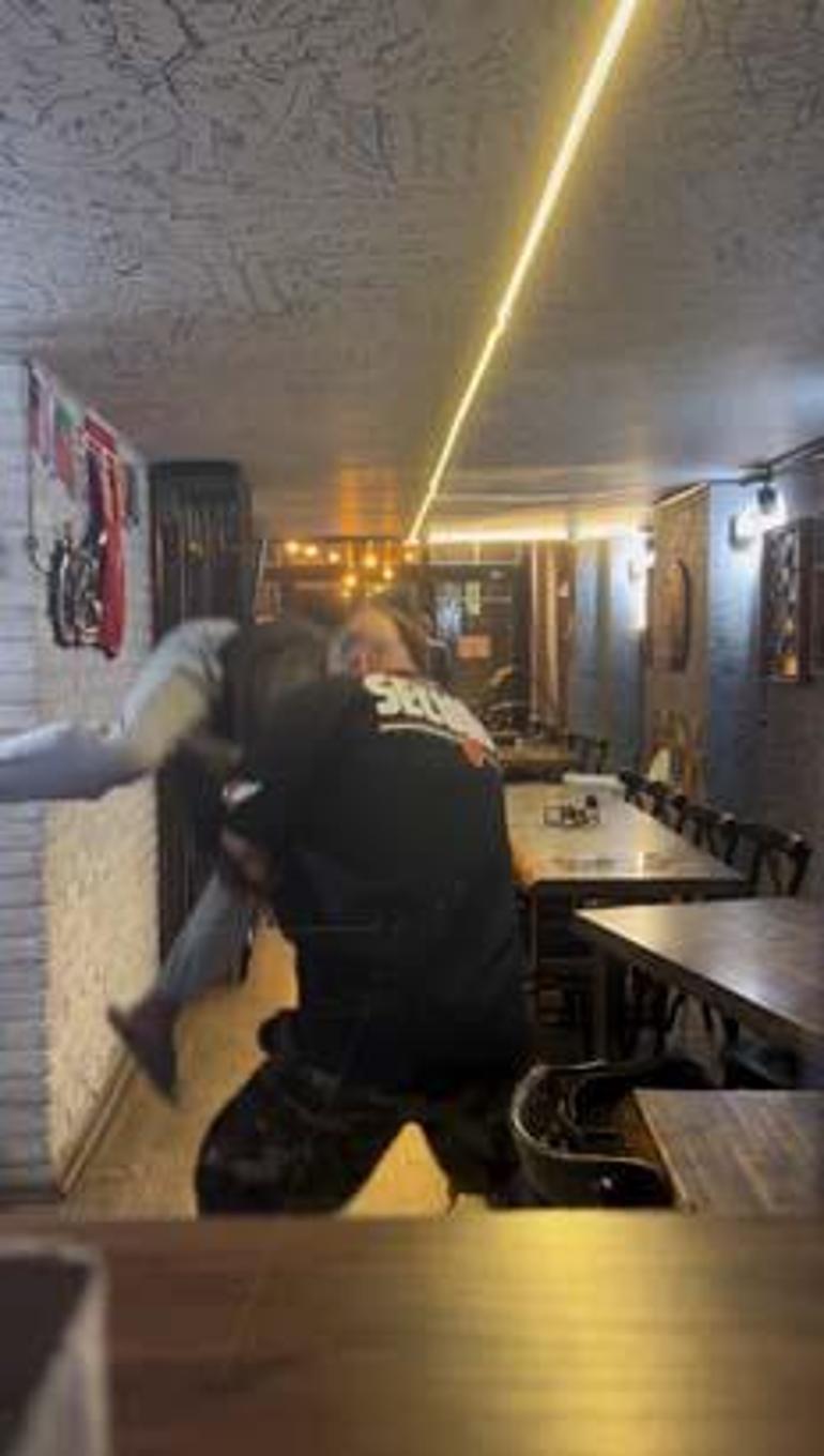 Beyoğlu'nda çalışanını beyzbol sopasıyla darbeden sosyal medya fenomeni gözaltına alındı