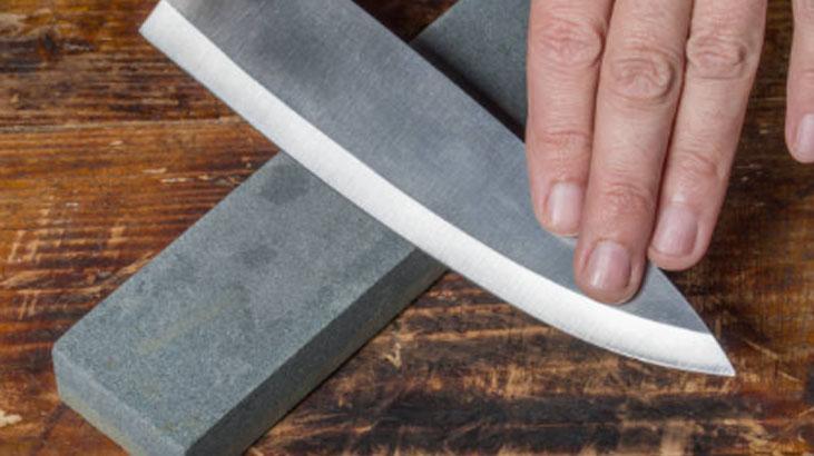 Bıçaklarınız kolay mı köreliyor? Tek hamlede bileyleyip yıkamanın en etkili yolu 7 Bıçaklarınız kolay mı köreliyor? Tek hamlede bileyleyip yıkamanın en etkili yolu