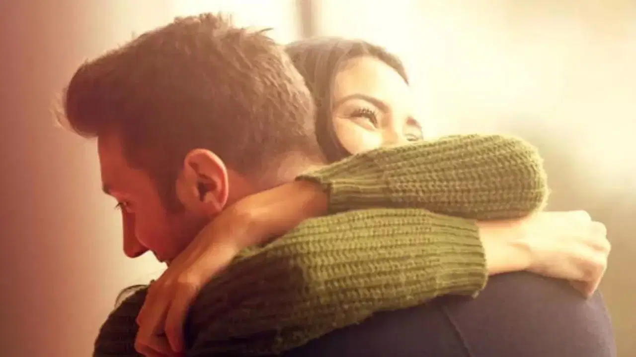 Bilim insanları uyardı: Her sarılma sevgi göstergesi değil