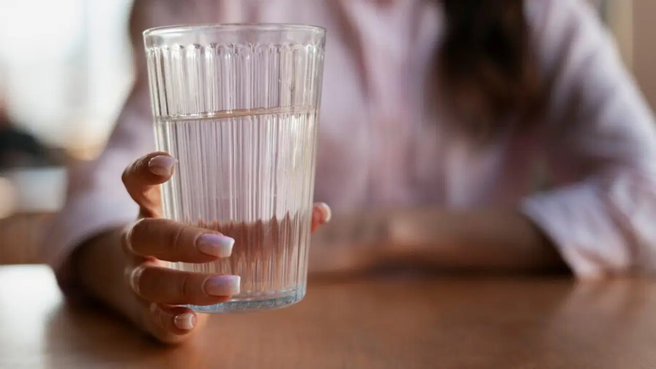 Bir hafta boyunca sistemli olarak sıcak su içtiğinizde bedende yaşanan mucizevi değişim