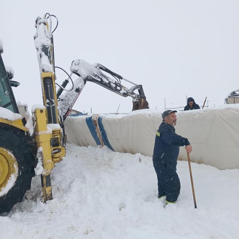 Bir kent bembeyaz! Kar kalınlığı 40 santimetreye ulaştı 5 Bir kent bembeyaz! Kar kalınlığı 40 santimetreye ulaştı