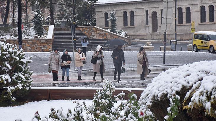 Bir kent bembeyaz! Kar kalınlığı 40 santimetreye ulaştı