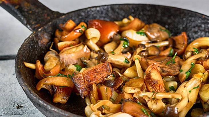 Bir lokması bağımlı yapıyor! Sofranın yıldızı: Kaşarlı mantar güveç tarifi