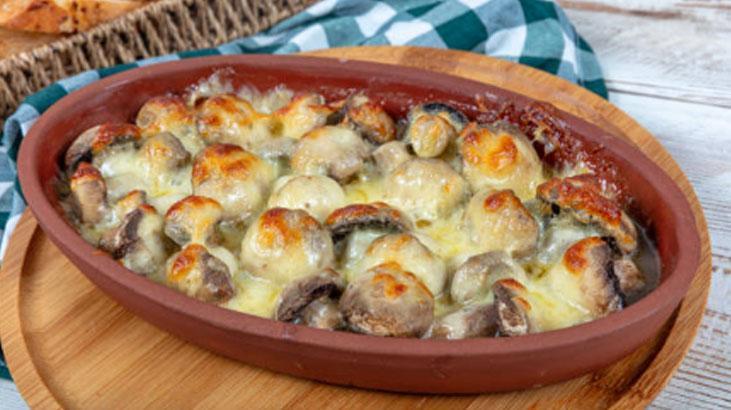 Bir lokması bağımlı yapıyor! Sofranın yıldızı: Kaşarlı mantar güveç tarifi