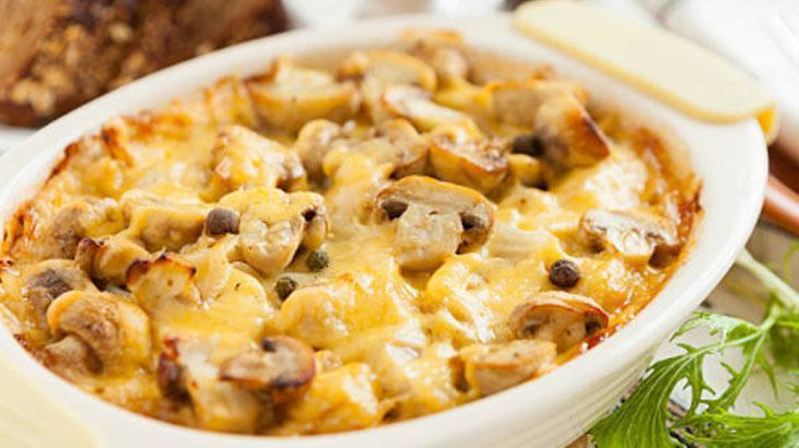 Bir lokması bağımlı yapıyor! Sofranın yıldızı: Kaşarlı mantar güveç tarifi
