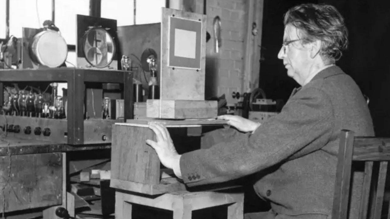 Bir yüzle başlayan ihtilal: Televizyona birinci çıkan insan kimdi?