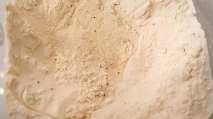 Böceklenmeye son! Un paketlerini böyle katlayın, hep taze kalsın 2 Böceklenmeye son! Un paketlerini böyle katlayın, hep taze kalsın