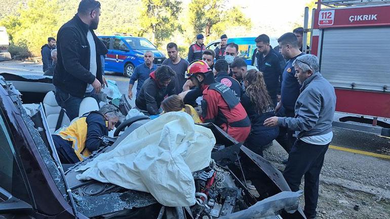 Bodrum'da feci kaza! TIR ile otomobilin kafa kafaya çarpıştı 2 Bodrum'da feci kaza! TIR ile otomobilin kafa kafaya çarpıştı