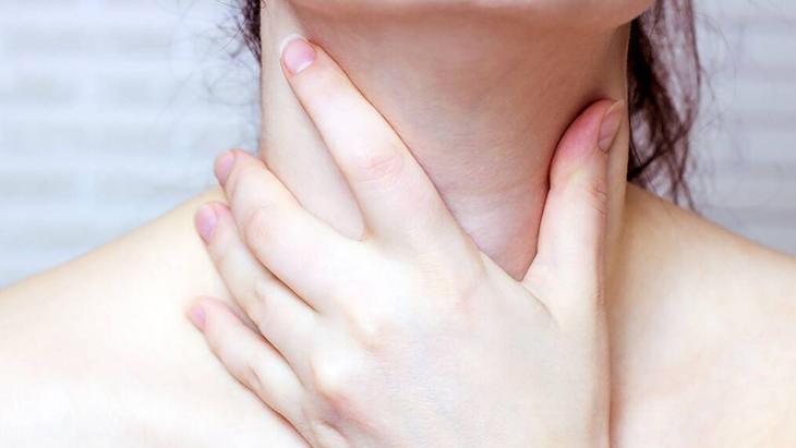 Boğaz ağrısına simit şoku! Bir parçası bile zımpara görevi görüyor