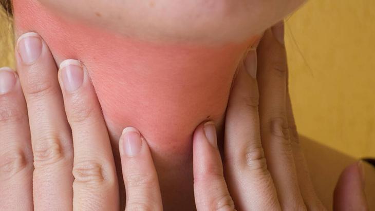 Boğaz ağrısına simit şoku! Bir parçası bile zımpara görevi görüyor