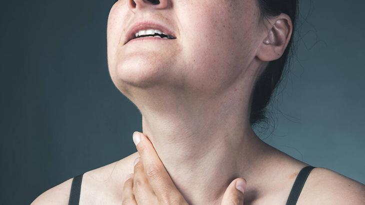 Boğaz ağrısına simit şoku! Bir parçası bile zımpara görevi görüyor