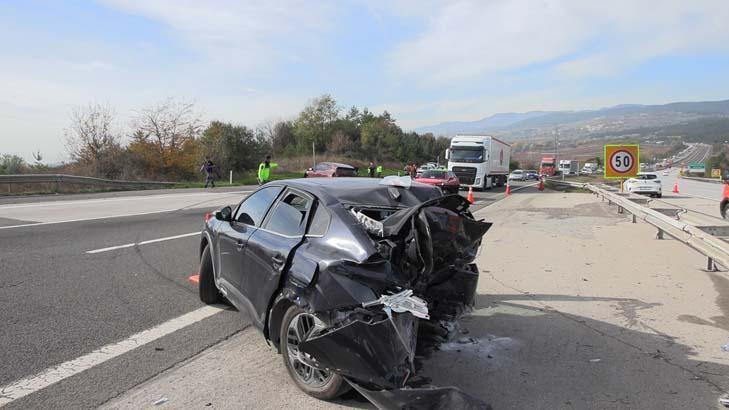 Bolu'da trafiği kilitleyn kaza: Otoyolda cip, otomobile çarptı: 1 ölü,