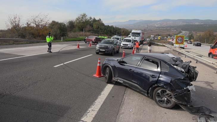 Bolu'da trafiği kilitleyn kaza: Otoyolda cip, otomobile çarptı: 1 ölü,