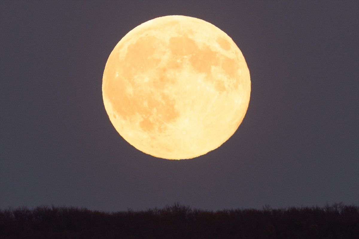 Bu Geceki Kunduz Süper Ay: Yılın En Parlak Dolunayı Gökyüzünde! 11 Bu Geceki Kunduz Süper Ay: Yılın En Parlak Dolunayı Gökyüzünde!