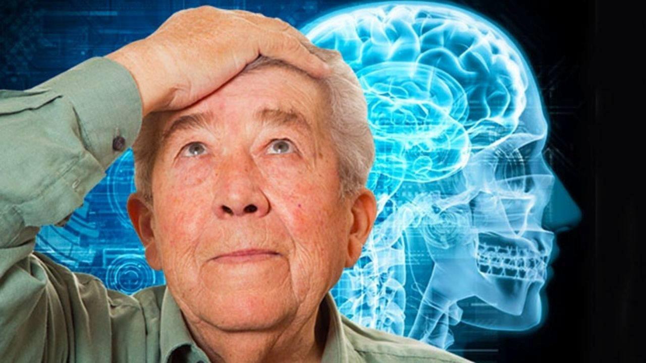 Bunlardan uzak durun… Beynimizi erken yaşlandıran günlük alışkanlıklar!