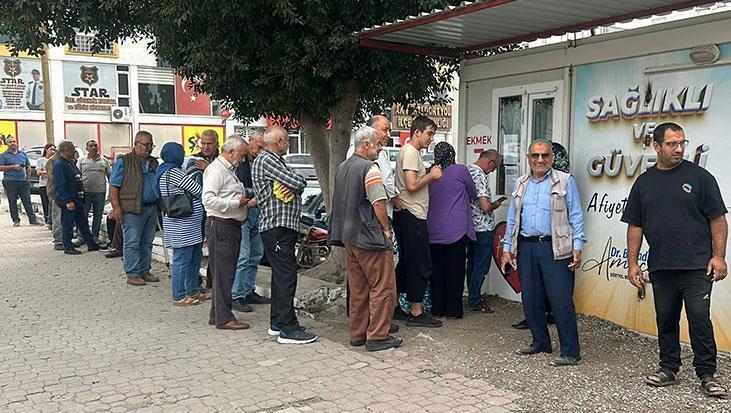 Burada ekmek 7 TL! Metrelerce kuyruk oluyor