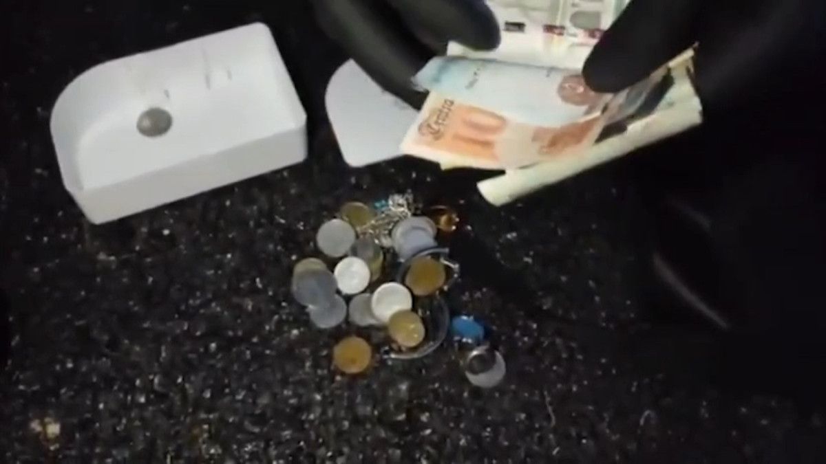 Bursa'da Çöp Toplayıcıların Servet Değerinde Buluntuları 1 Bursa'da Çöp Toplayıcıların Servet Değerinde Buluntuları