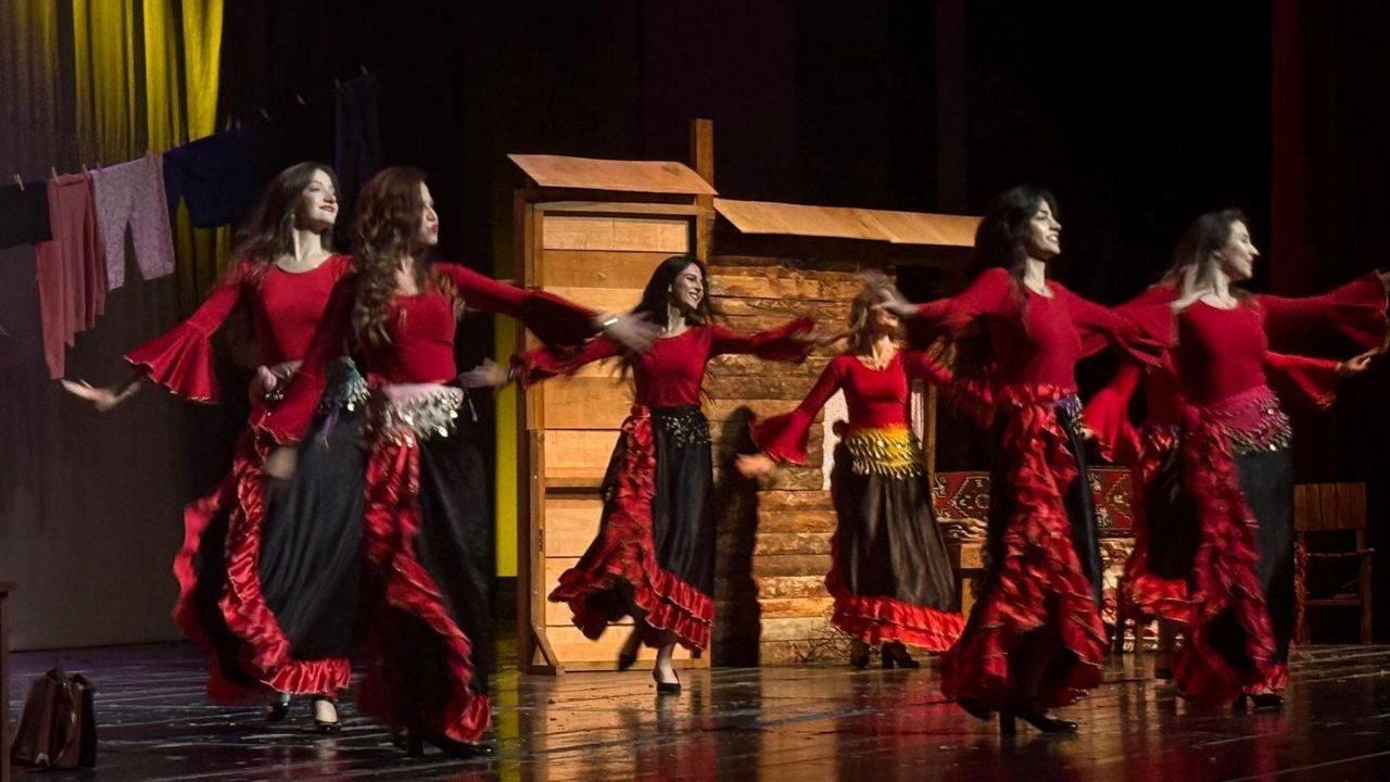 Bursa’da ‘Deli Ayten’ isimli tiyatro oyunu sahnelendi