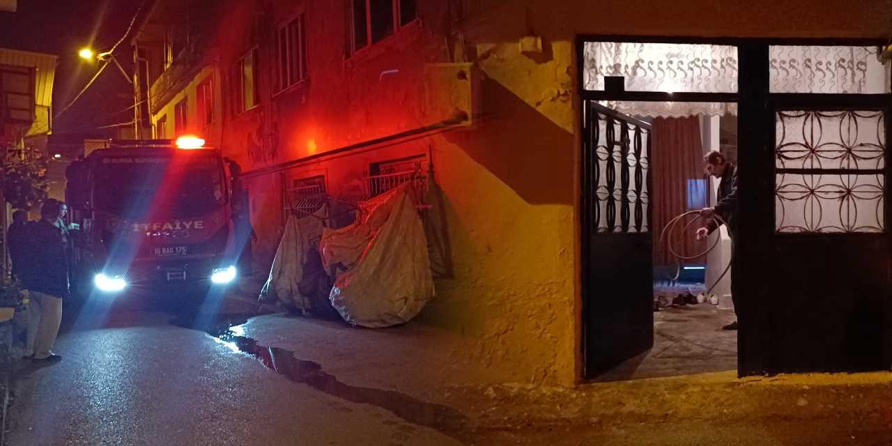 Bursa’da Şok Eden Olay: Kişi Kendi Evini Alevlere Teslim Etti!