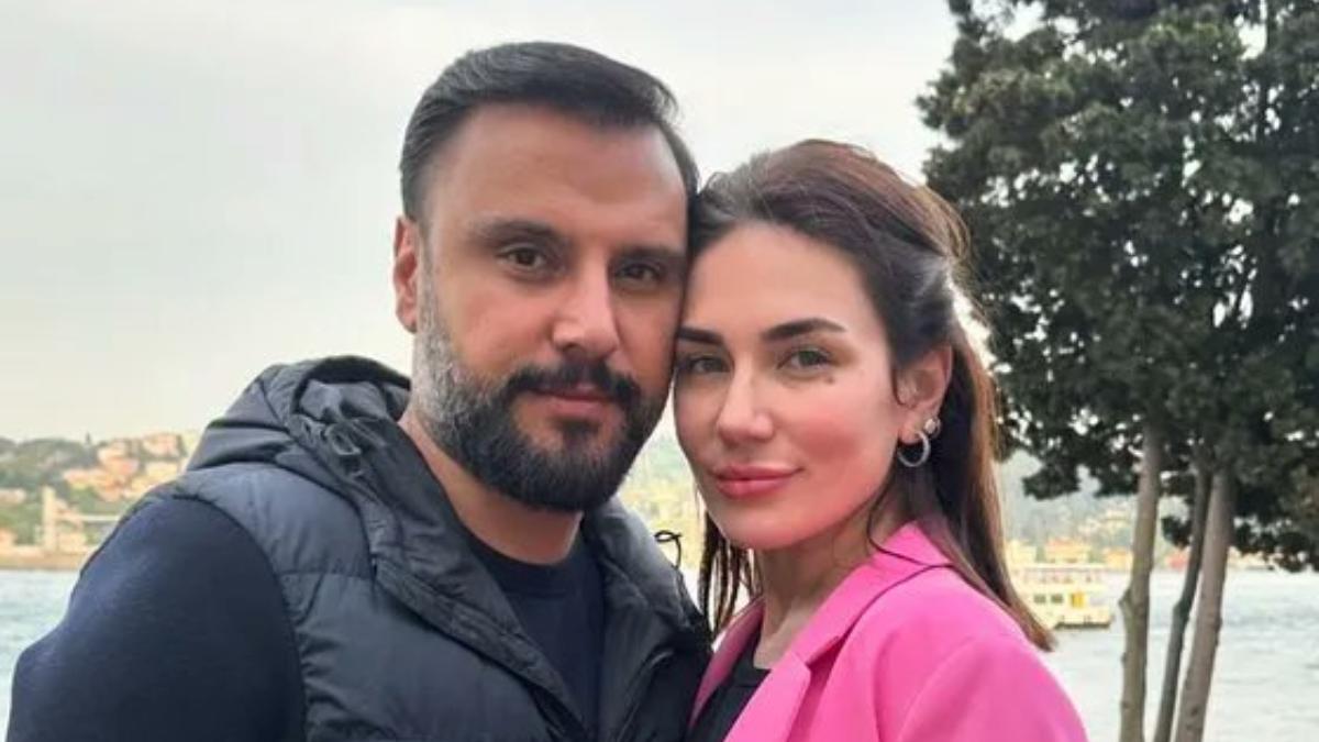 Buse Varol’un Sıradışı Ayakkabıları: Sosyal Medyanın Yeni Fenomeni!