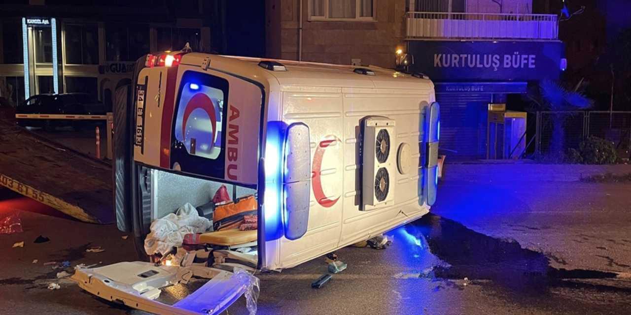 Büyük Tehlike! Hasta Taşıyan Ambulans Kaza Yaptı: 5 Yaralı!