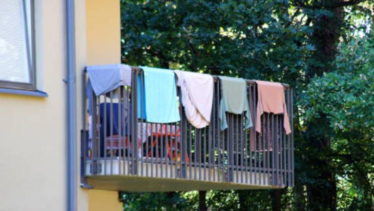 Çamaşırı balkonda kurutuyorsanız dikkat! Uykusuzluğun nedeni olabilir: Tül kullanın