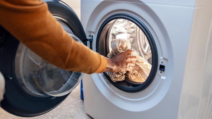 Çamaşırları beyazlatmıyor, yıpratıyor! Herkesin yaptığı hata, sirkeyi böyle kullanın