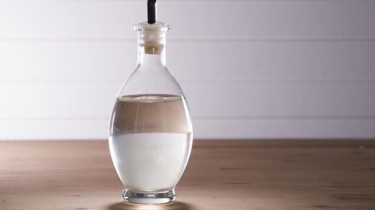 Çamaşırları beyazlatmıyor, yıpratıyor! Herkesin yaptığı hata, sirkeyi böyle kullanın