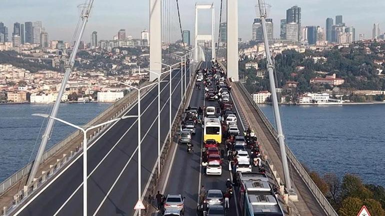 Canlı Anlatım: Köprülerde, madenlerde, caddelerde… Türkiye'de hayat 1 dakikalığına durdu