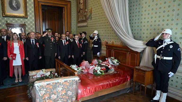 Canlı Anlatım: Köprülerde, madenlerde, caddelerde… Türkiye'de hayat 1 dakikalığına durdu