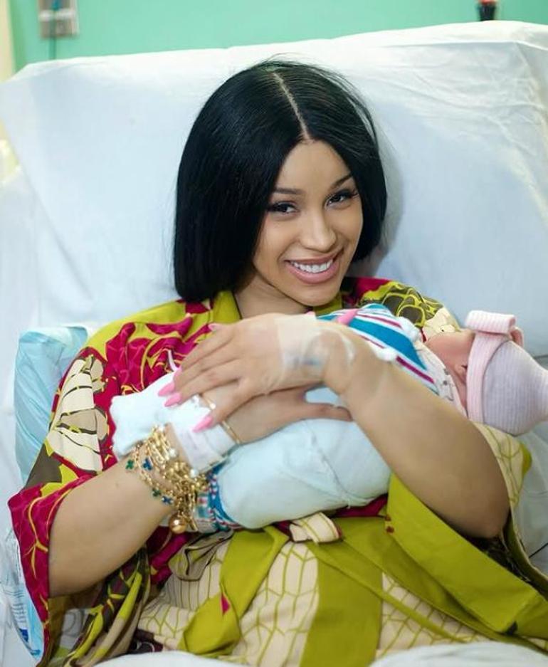 Cardi B anne oldu! Grammy’li yıldız dördüncü bebeğini kucağına aldı