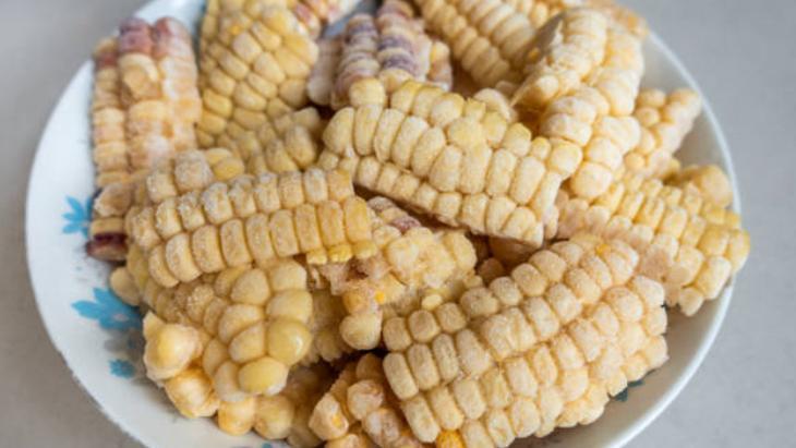 Çatal takıp sıyırın! Mısırı haşlayıp dondurucuya koyunca 12 ay dayanıyor: Hava kalmasın 6 Çatal takıp sıyırın! Mısırı haşlayıp dondurucuya koyunca 12 ay dayanıyor: Hava kalmasın