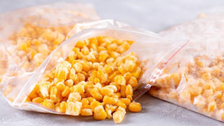 Çatal takıp sıyırın! Mısırı haşlayıp dondurucuya koyunca 12 ay dayanıyor: Hava kalmasın 7 Çatal takıp sıyırın! Mısırı haşlayıp dondurucuya koyunca 12 ay dayanıyor: Hava kalmasın