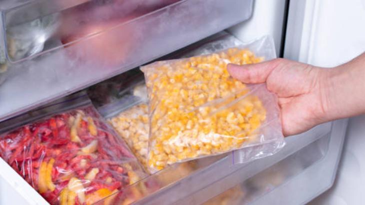 Çatal takıp sıyırın! Mısırı haşlayıp dondurucuya koyunca 12 ay dayanıyor: Hava kalmasın 8 Çatal takıp sıyırın! Mısırı haşlayıp dondurucuya koyunca 12 ay dayanıyor: Hava kalmasın