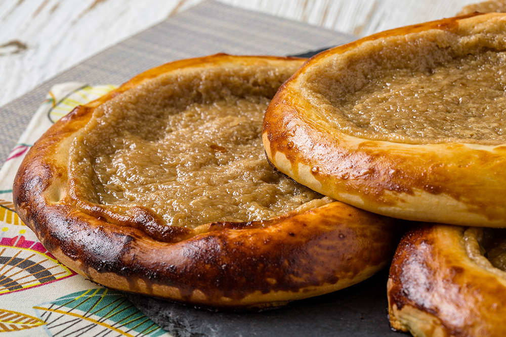 Çay saatlerinin aranan lezzeti: Tahinli pide tanımı 1 Çay saatlerinin aranan lezzeti: Tahinli pide tanımı