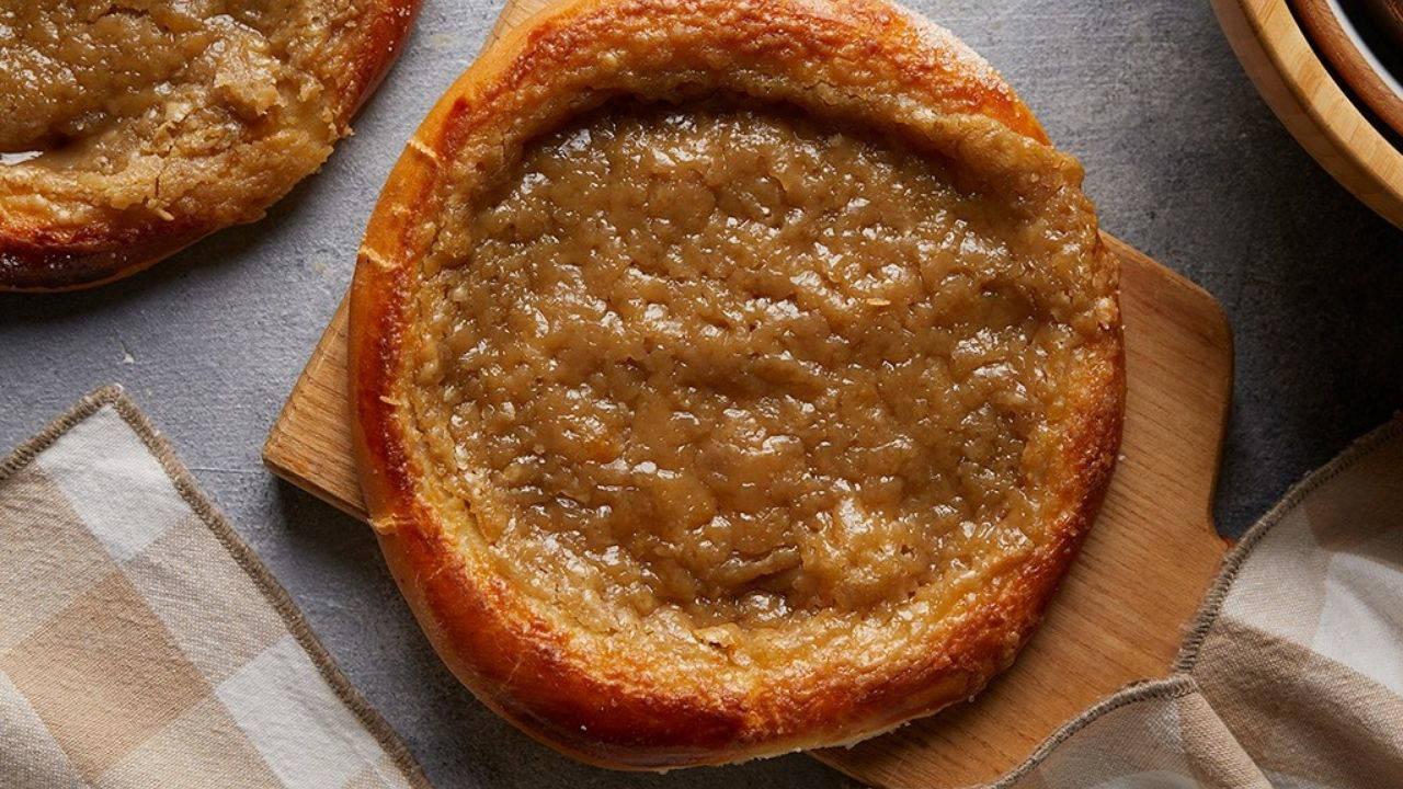 Çay saatlerinin aranan lezzeti: Tahinli pide tanımı