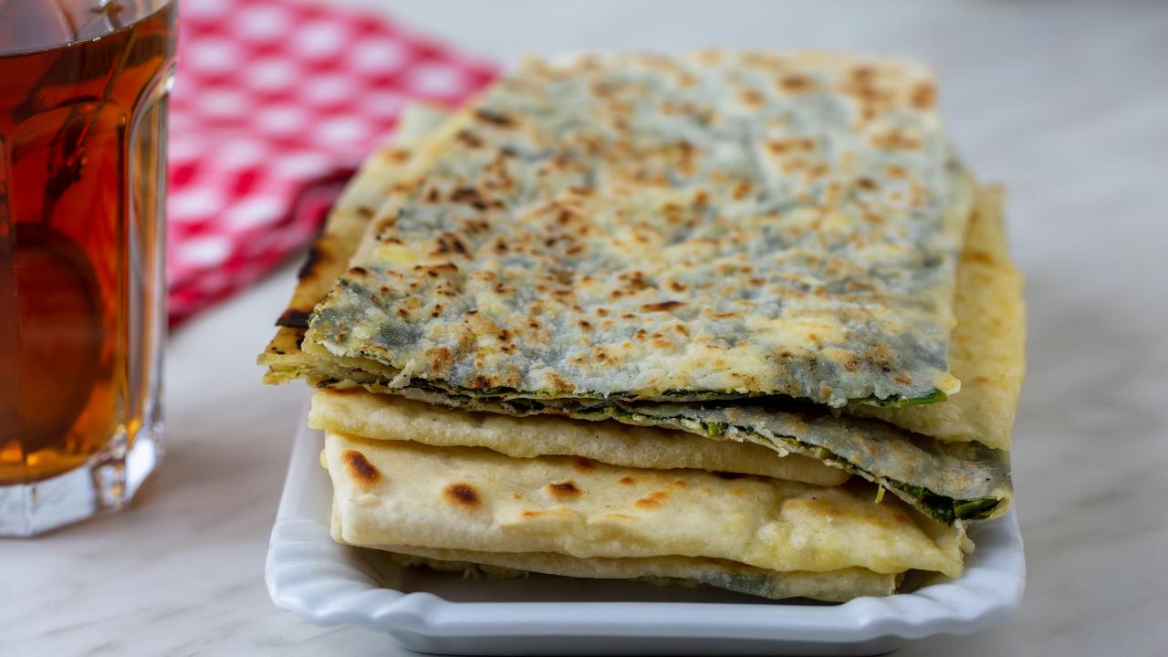 Çay saatlerinin kurtarıcısı: Tava böreği nasıl yapılır?