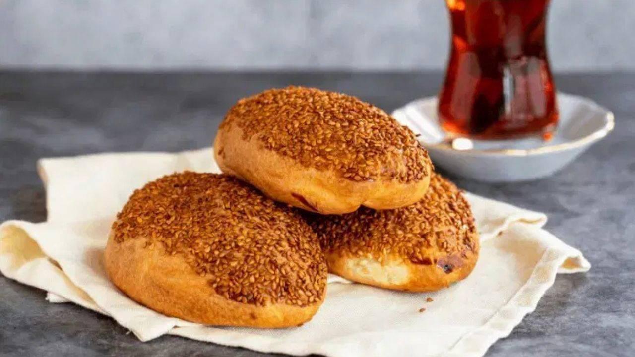 Çayın yanına çok yakışan enfes lezzet: Susamlı simit poğaça tanımı