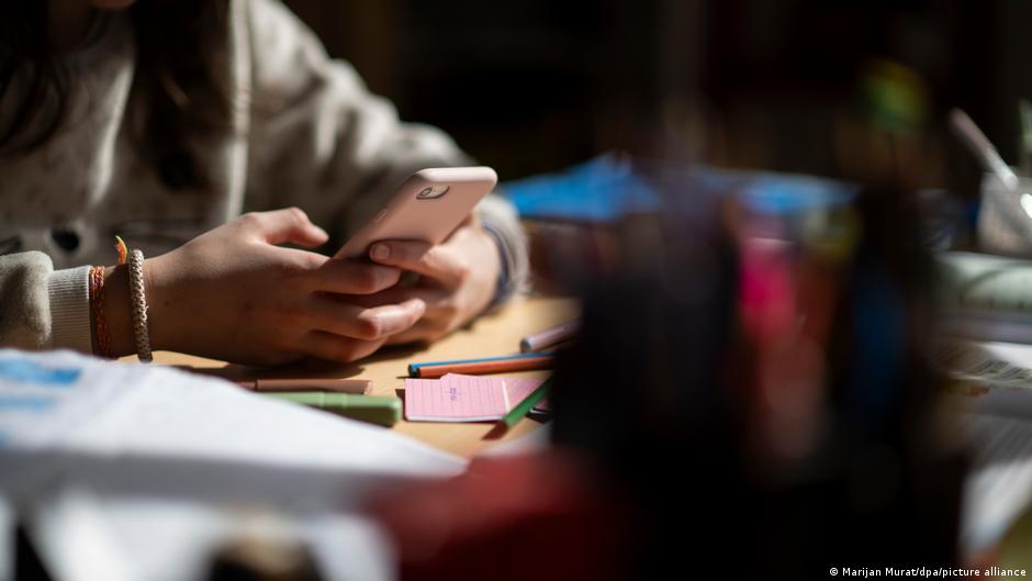 Cep telefonu ile hemoroid hastalığı arasındaki bağlantı ne? 3 Cep telefonu ile hemoroid hastalığı arasındaki bağlantı ne?