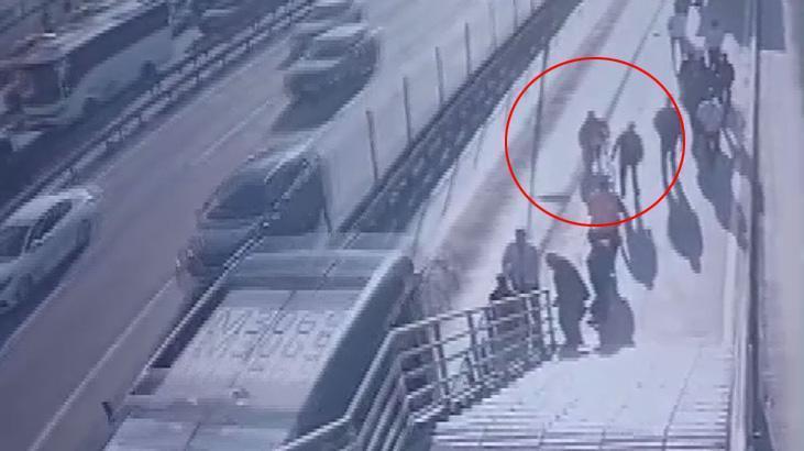 Cevizlibağ’da metrobüsün çarptığı engelli yolcu hayatını kaybetti