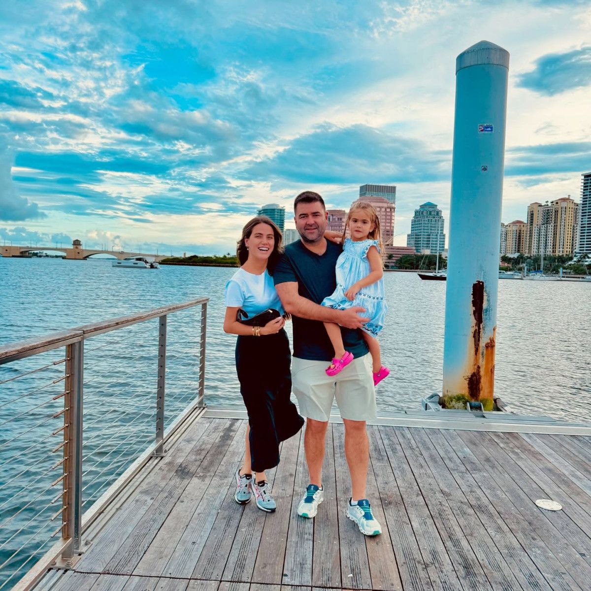 Ceyda Ateş'in Kızının Son Görüntüsü: Takipçileri Babasıyla Benzer Buldu! 2 Ceyda Ateş'in Kızının Son Görüntüsü: Takipçileri Babasıyla Benzer Buldu!