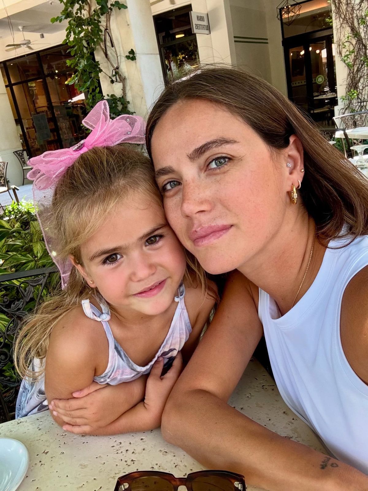 Ceyda Ateş'in Kızının Son Görüntüsü: Takipçileri Babasıyla Benzer Buldu! 3 Ceyda Ateş'in Kızının Son Görüntüsü: Takipçileri Babasıyla Benzer Buldu!