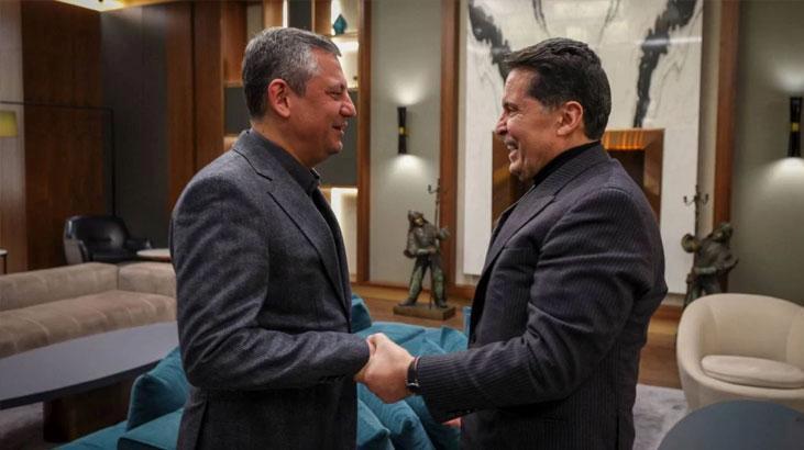 CHP Lideri Özgür Özel cezaevinden tahliye olan Ahmet Özer ile buluştu