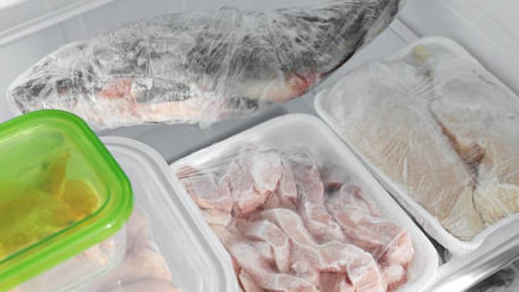 Çiğ balığı böyle saklayın! 6 ay dayanıyor: Koku yaymasın diye 1 tutam serpin