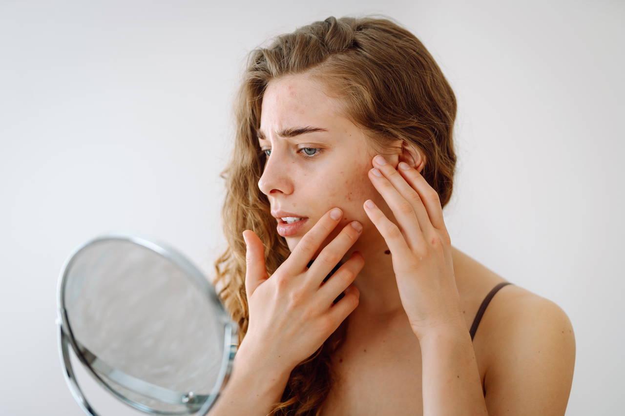 Cilt bariyerini bozuyor, erken yaşlanmaya sebep oluyor: Cilt rutininde sık yapılan 9 yanılgı