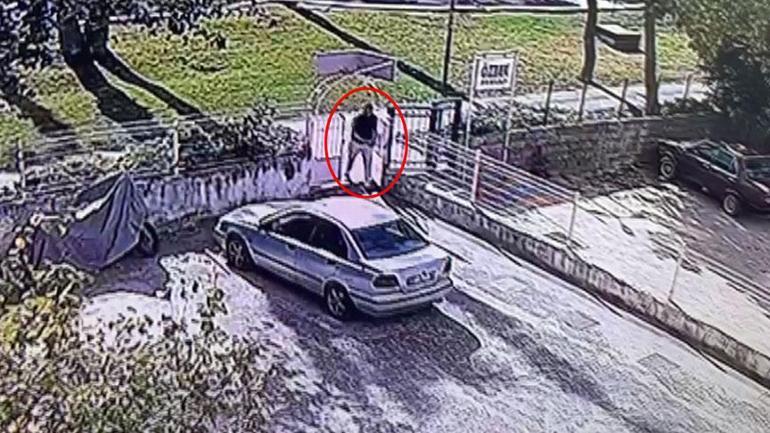 Cinayet sonrası şok görüntü! Kanlı ellerini çimlere sürdü